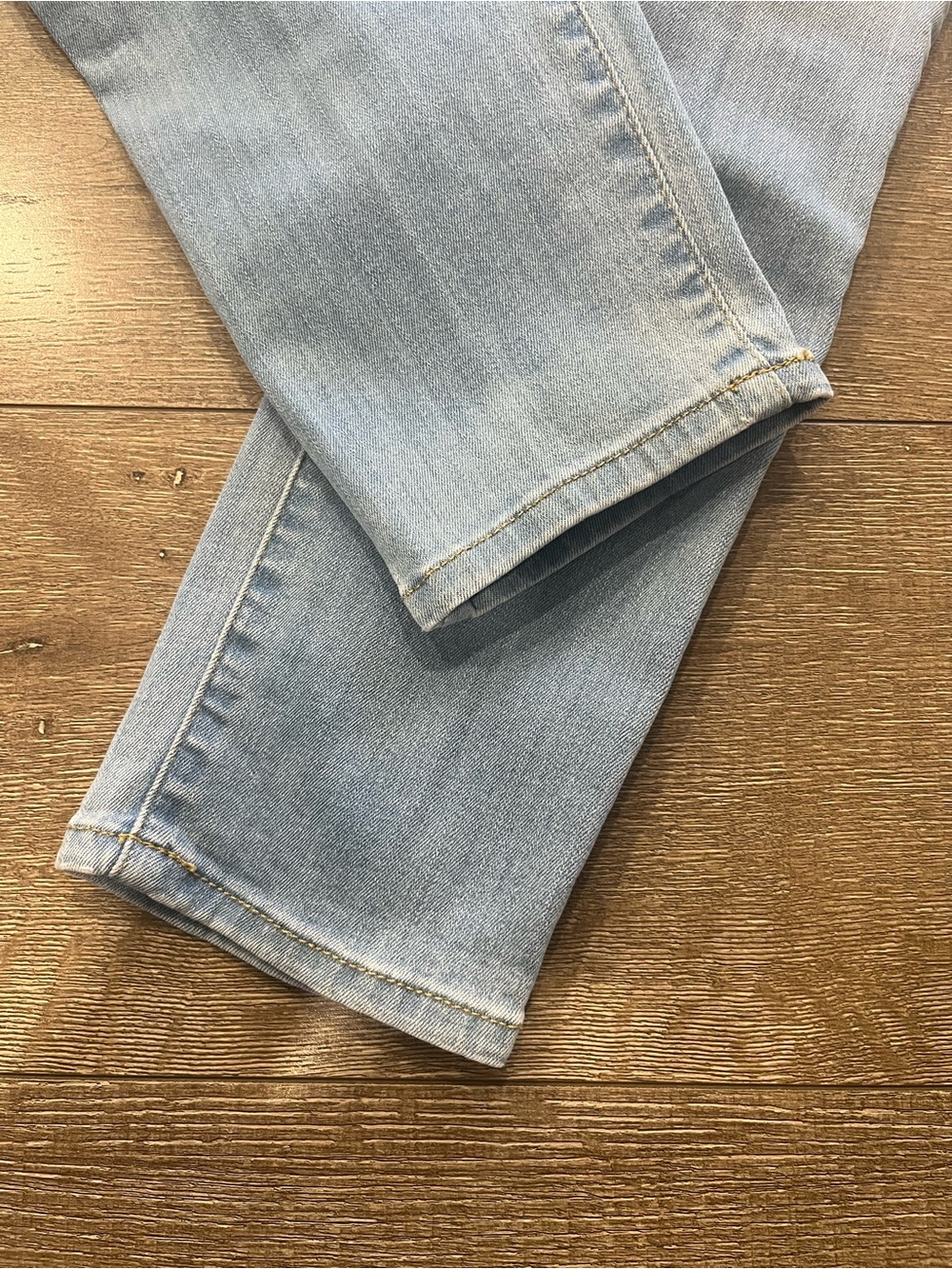Universal Thread Light Wash High Rise Jeans - Picture 2 of 9